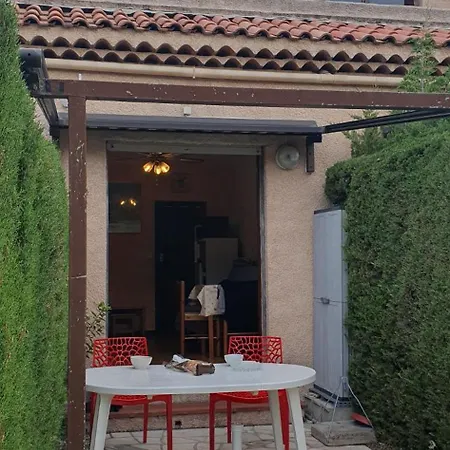 A Pied Entre Cannes Et Saint Raphael Antheor-Cap-Roux